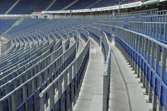 Double loaded safe standing with rail seats in Hannover, Germany. Courtesy: Jon Darch (http://www.safestandingroadshow.co.uk)